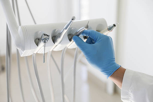 Professional Emergency Dentist technician working in Oasis, CA